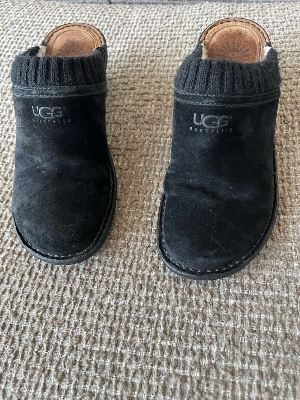 UGG Black Suede Wedge Clogs. With Fleece Lining, Knit-Cuffs, and 2.5” heal. Sz 9